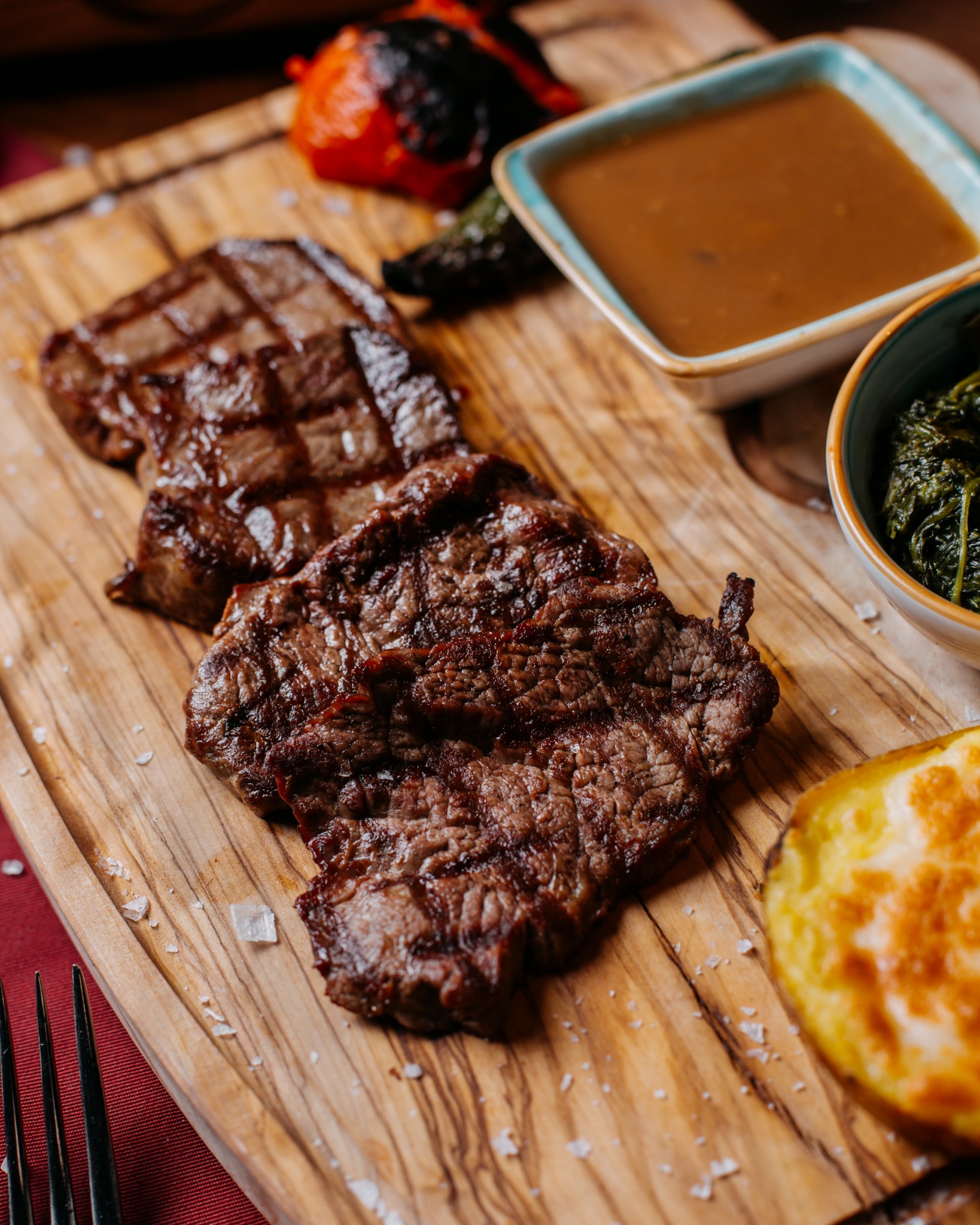 Bife grelhado em tábua
